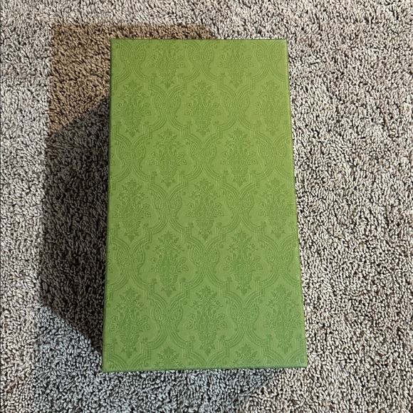 Gucci Green Patterned Shoe Box with Beige Dust Bags (Empty) - Picture 8 of 8